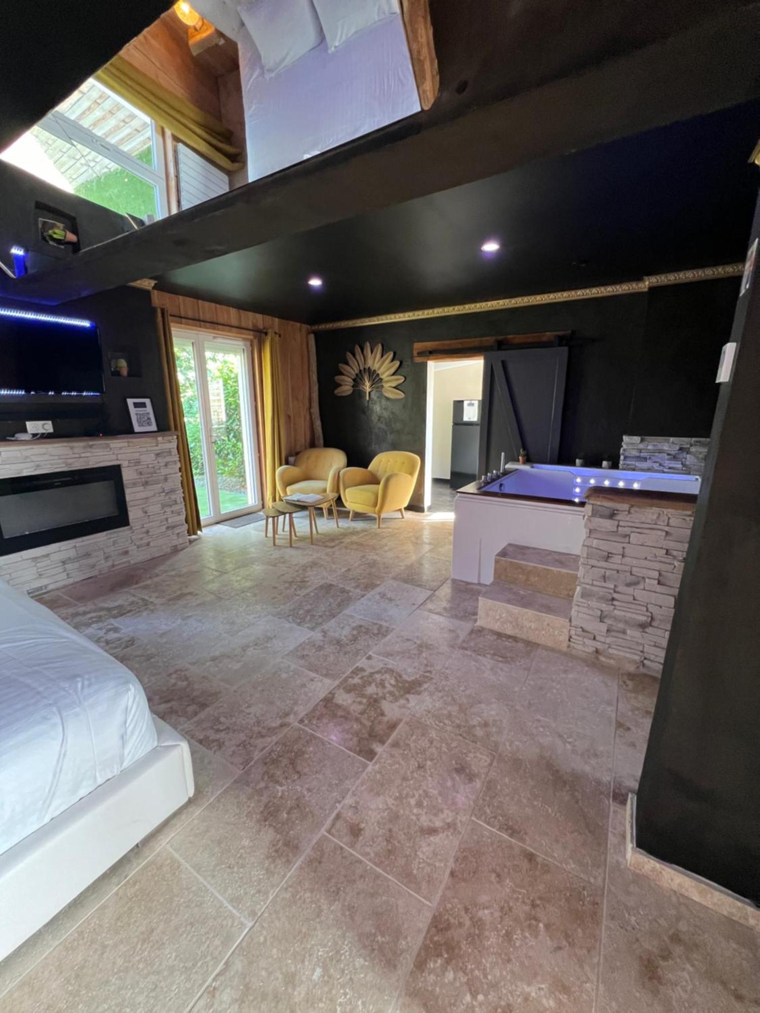 Le Lodge des Charmes 5 étoiles Leves Exterior foto