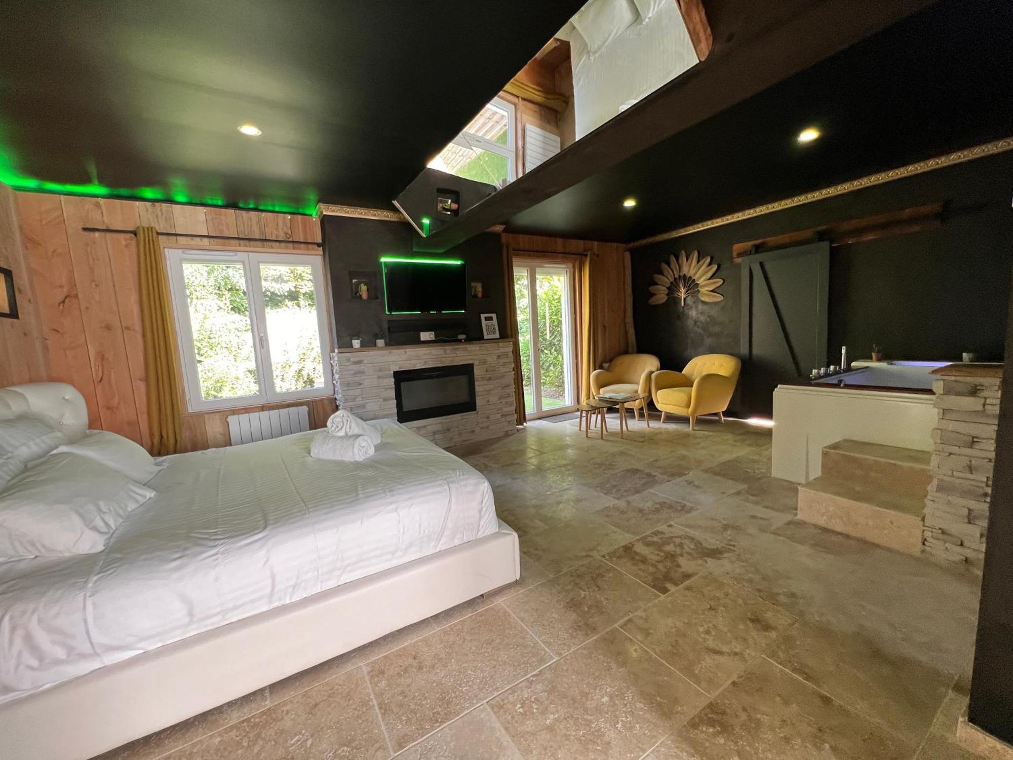 Le Lodge des Charmes 5 étoiles Leves Exterior foto